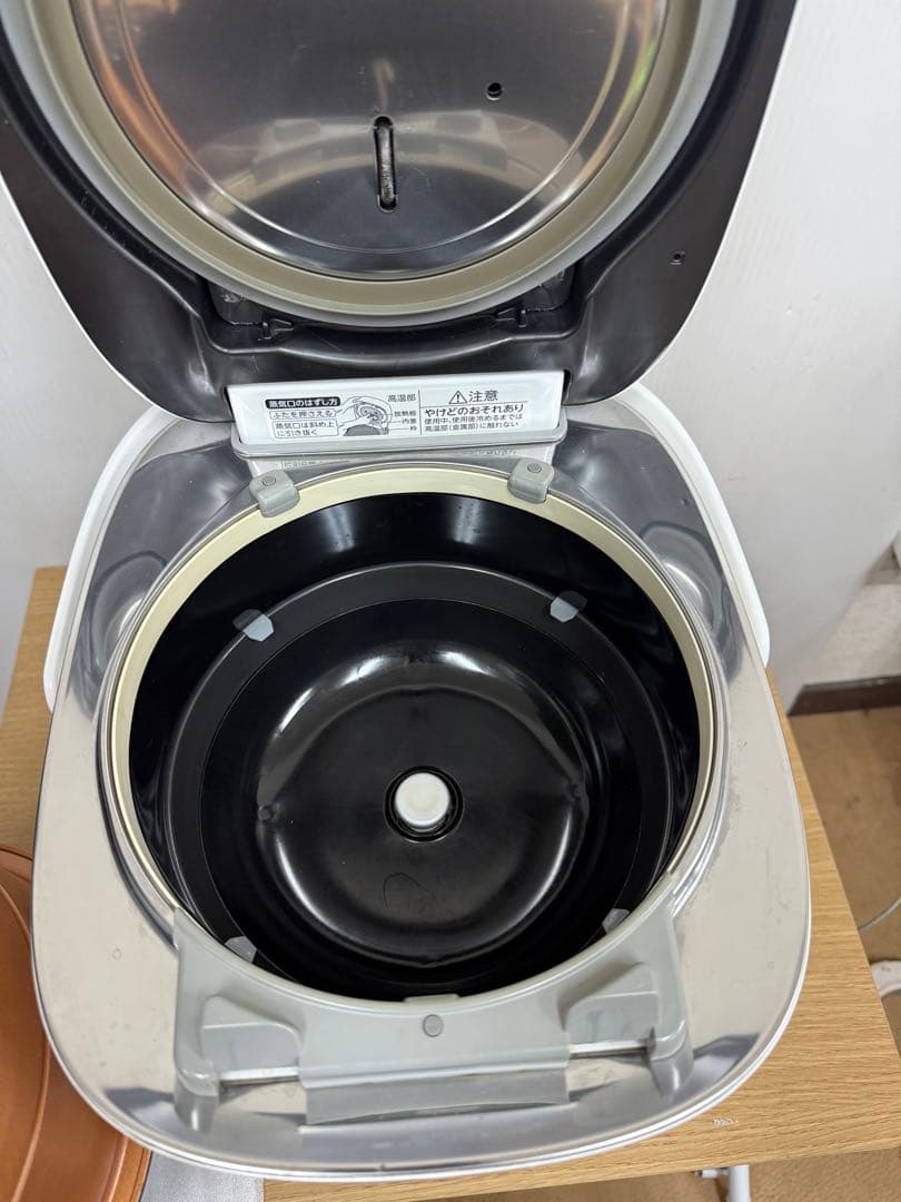 TOSHIBA 真空圧力IH炊飯器 RC-10VSR ホワイト