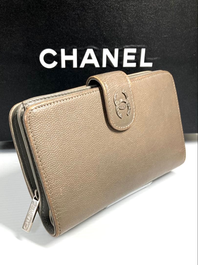 シャネル　キャビアスキン　レザー　ココマーク　セブルガ　二つ折り財布