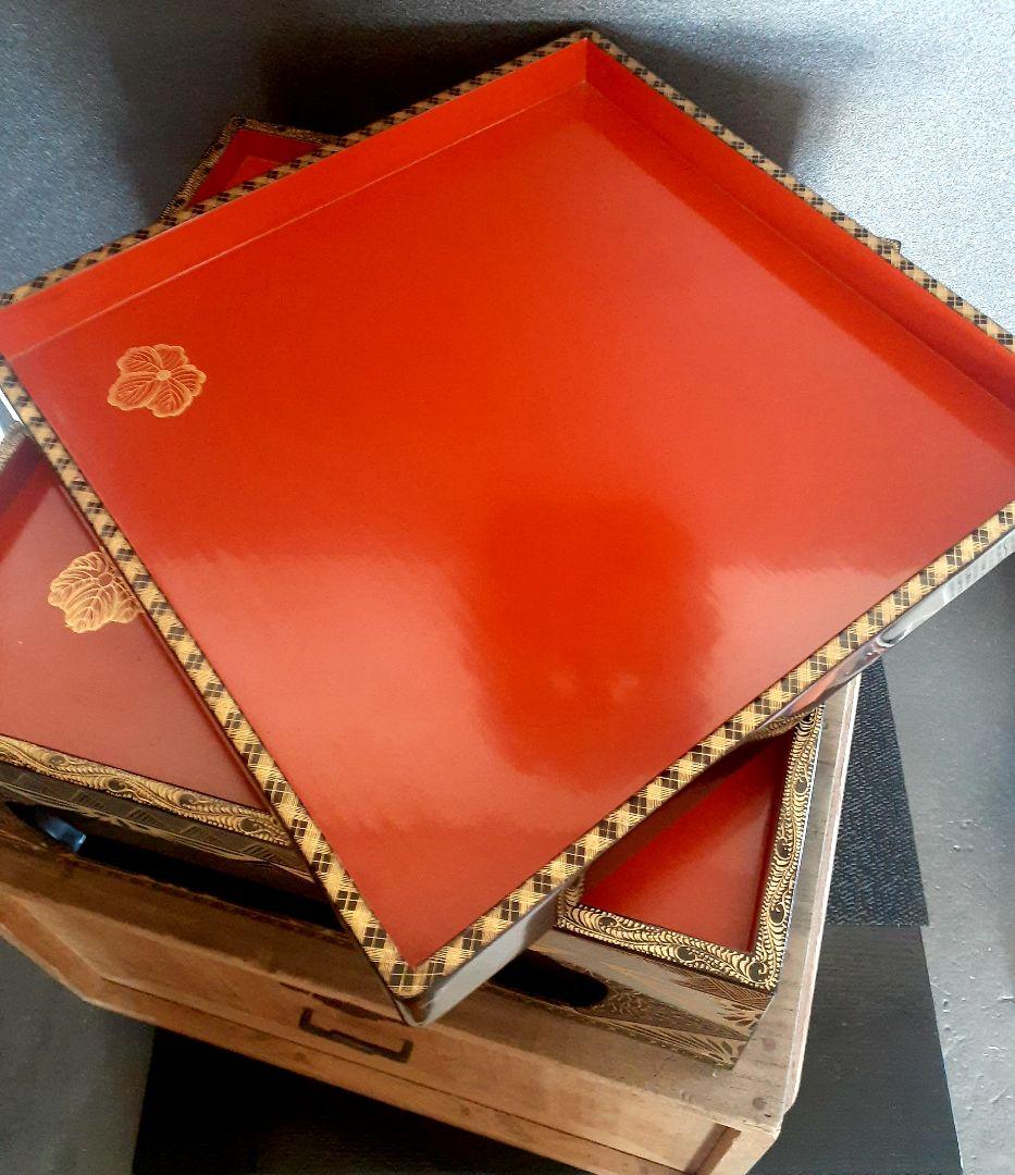 【時代物】桐御紋桐箱入り　金蒔絵　花文様　四方高付膳　口縁市松文様盆　2点揃い