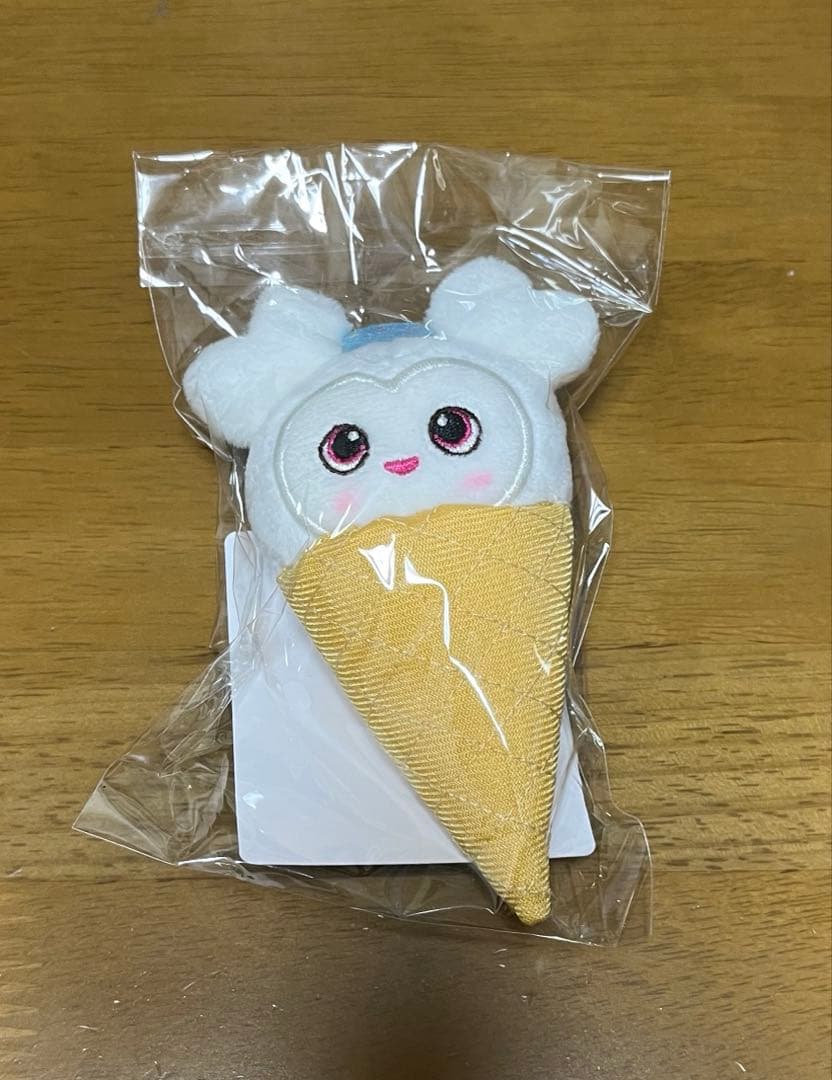 TWICE BABY LOVELYS アイスぬいぐるみバッチ　DAVELY