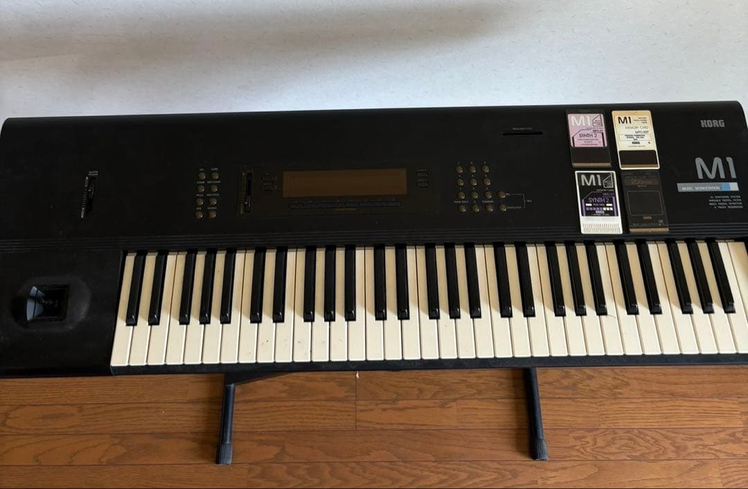 KORG M1 音楽ワークステーション　シンセサイザー ペダル専用台付き