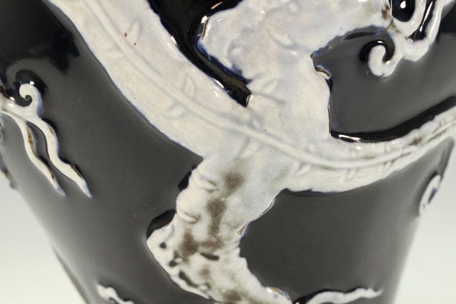 中国美術 瑠璃釉 纏白龍紋 梅瓶 内府 款 時代物(K-XA831)