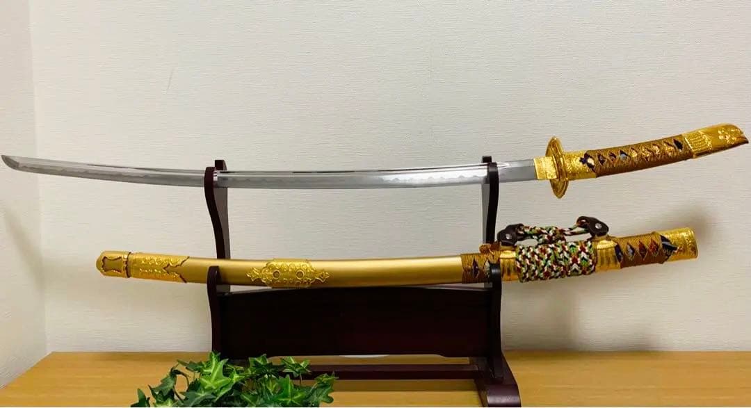 【特選模造刀/金彩拵】日本刀 太刀 超超薄刃 美しい刃文 儀礼 儀式 威光 樋入