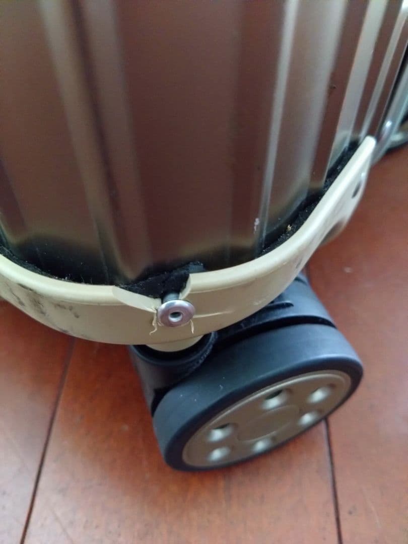 希少【RIMOWA×Lufthansa】 　 Titanium Gold