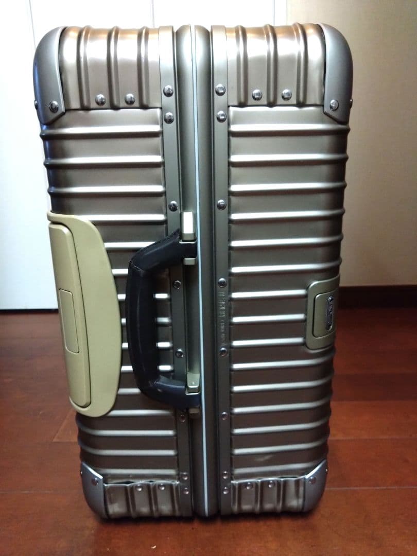 希少【RIMOWA×Lufthansa】 　 Titanium Gold