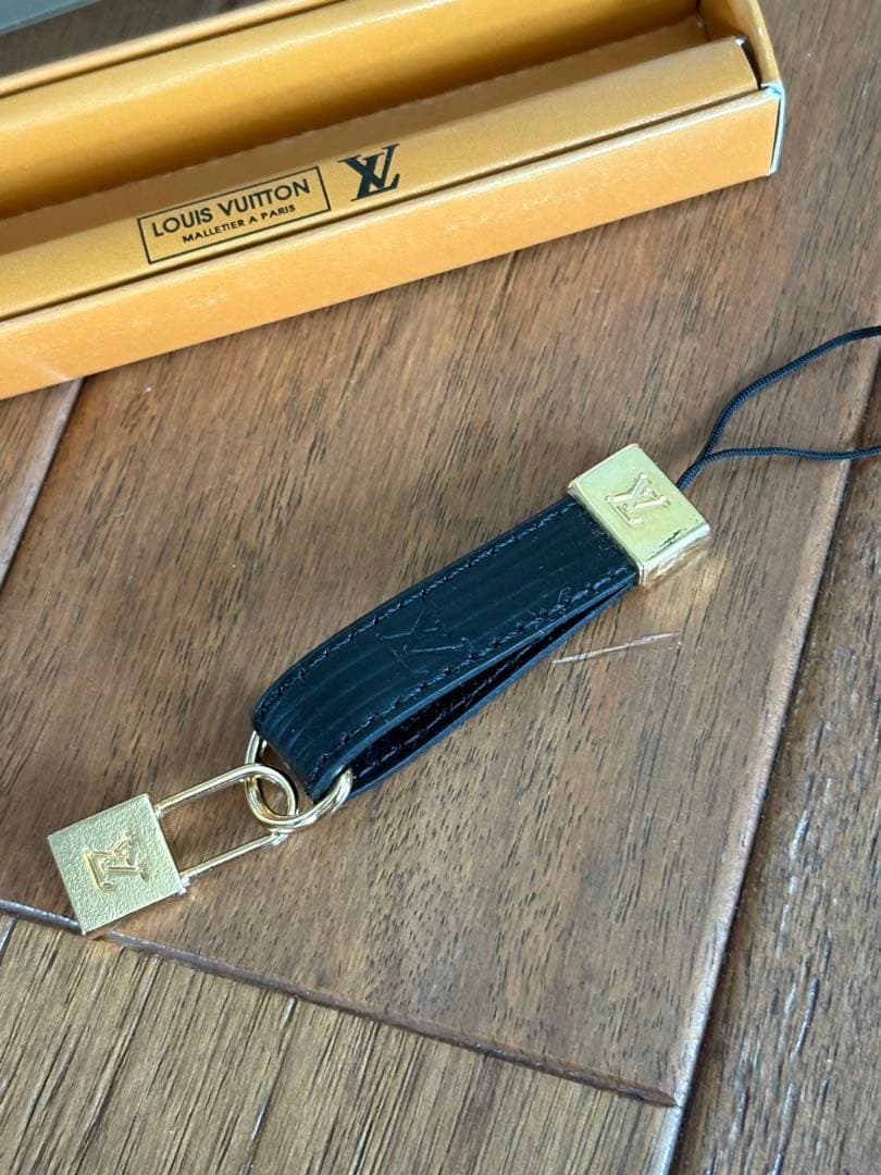 【未使用】LOUIS VUITTON ブラックレザー ストラップ