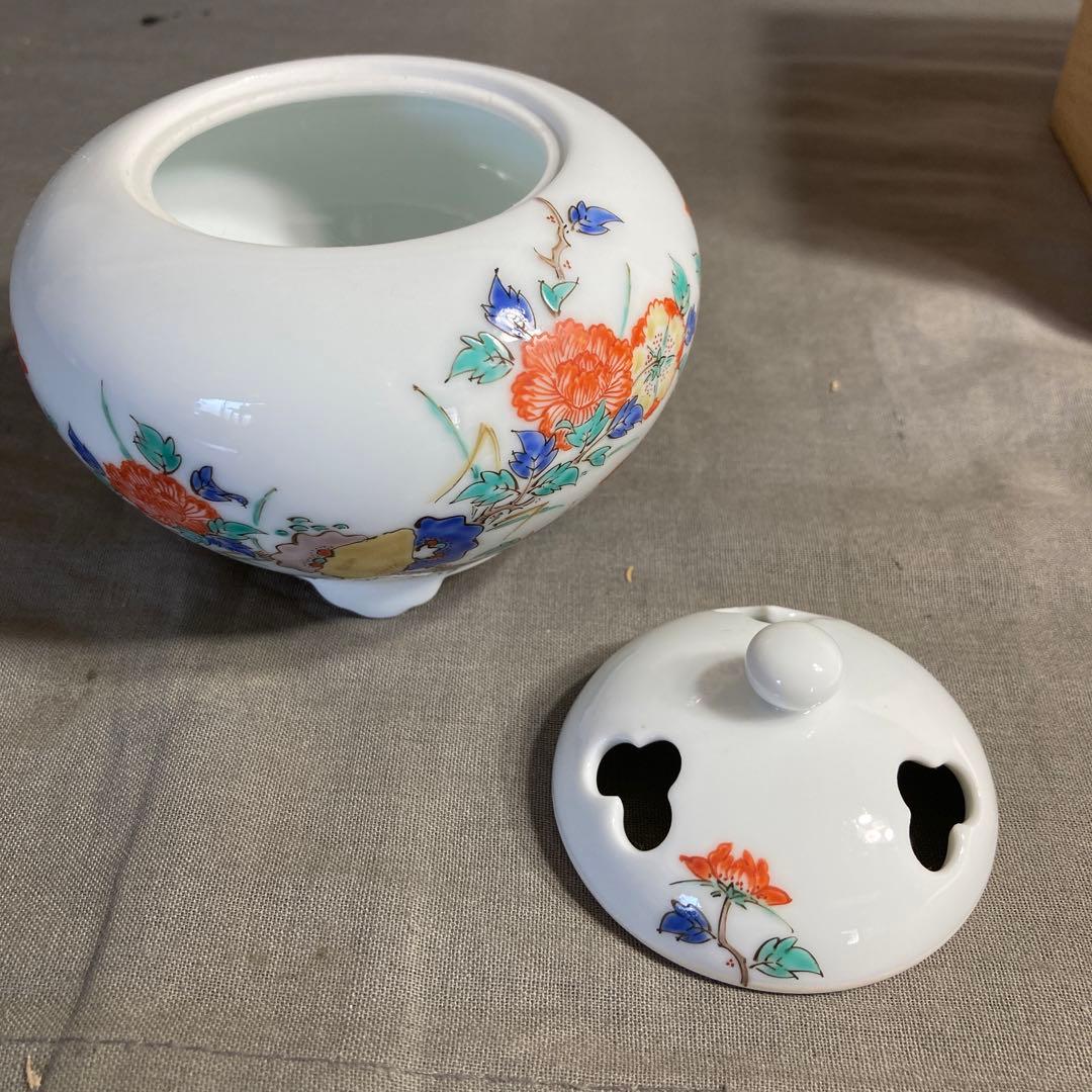 【期間特別価格】赤絵の伝統　人間国宝　十三代酒井田柿右衛門作　錦牡丹文　香炉