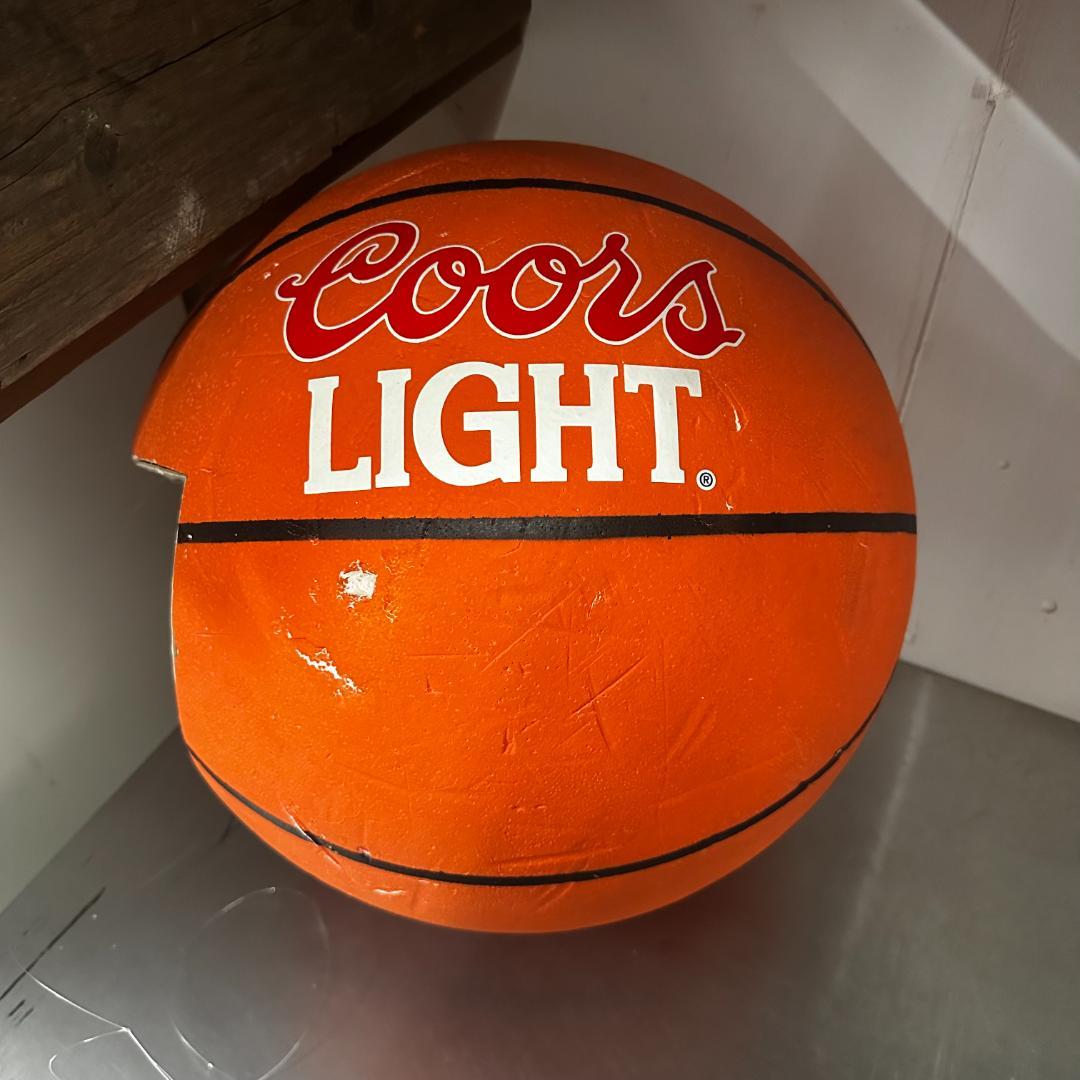 1995年製 クアーズライト発砲スチロール製バスケットボールディスプレイ①