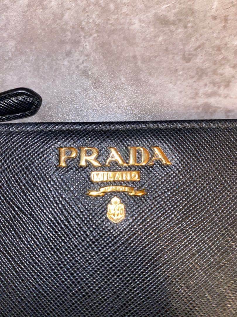 PRADA プラダ　二つ折り財布
