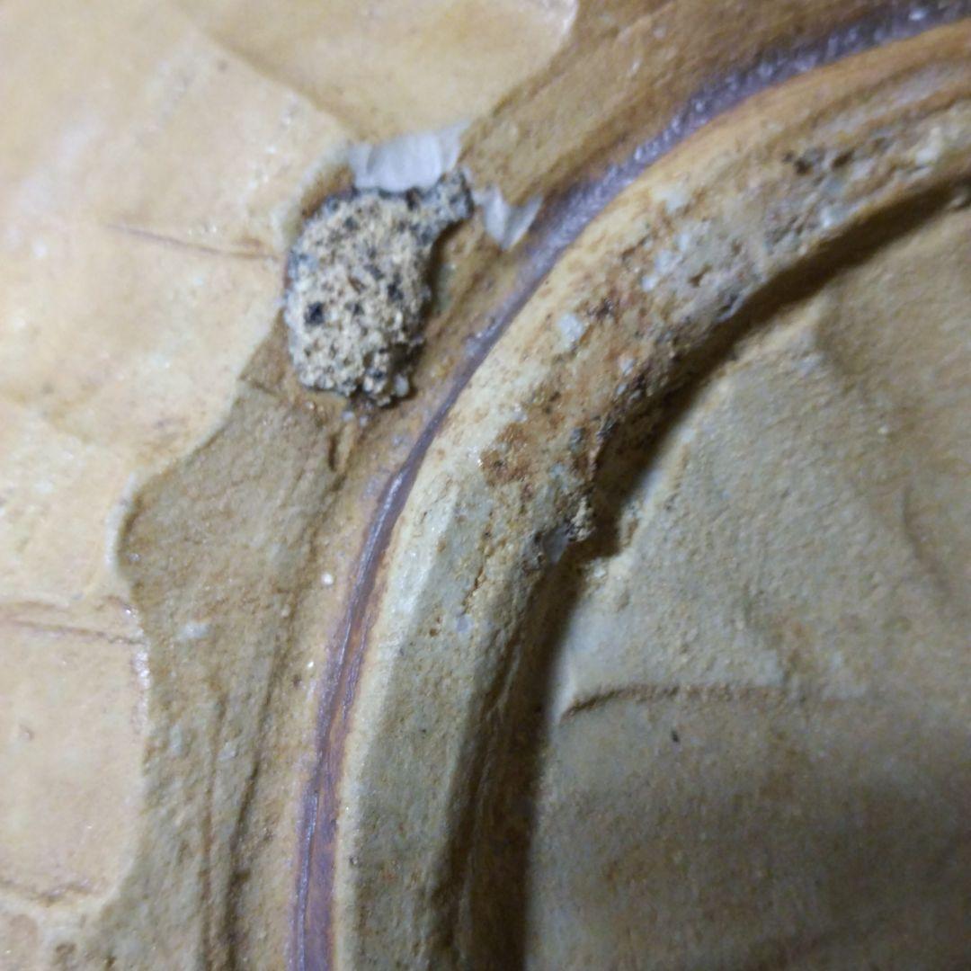 茶色と緑の波状エッジ皿