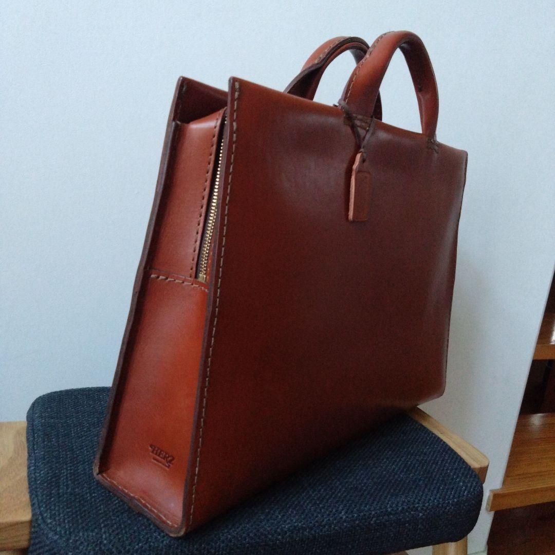 HERZ あおりポケット二本手ビジネスバッグ М チョコ