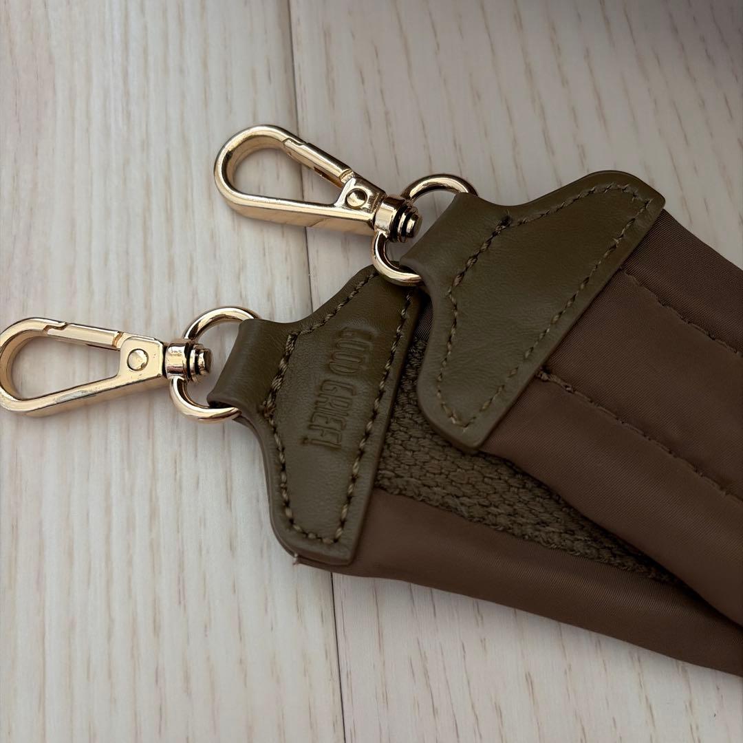 ブラウン ナイロン ショルダーバッグ