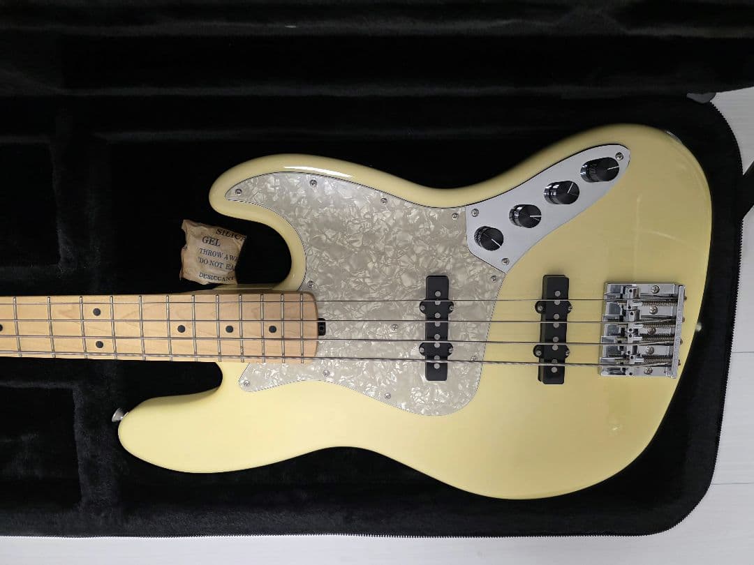 カスタム配色オーダーしたSadowsky のエレキベース