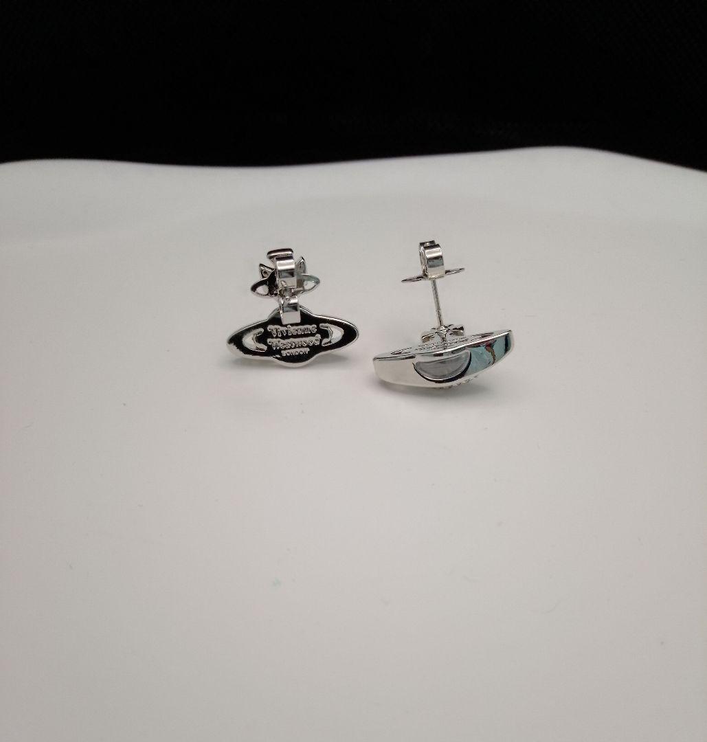 ヴィヴィアン　オーブ　ピアス