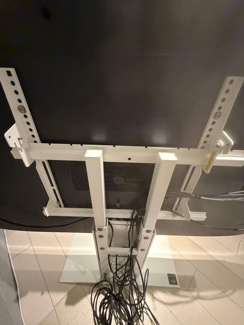 EQUALSテレビスタンド