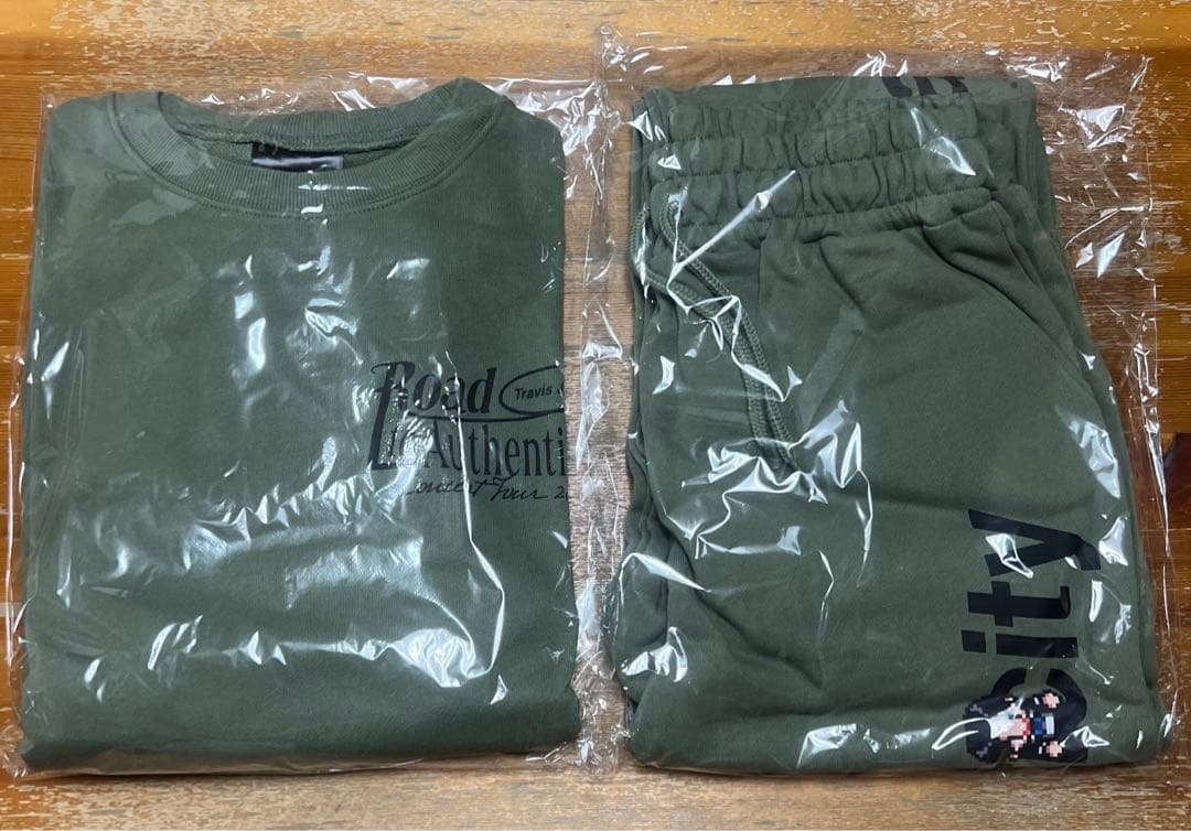 Travis Japan スウェット