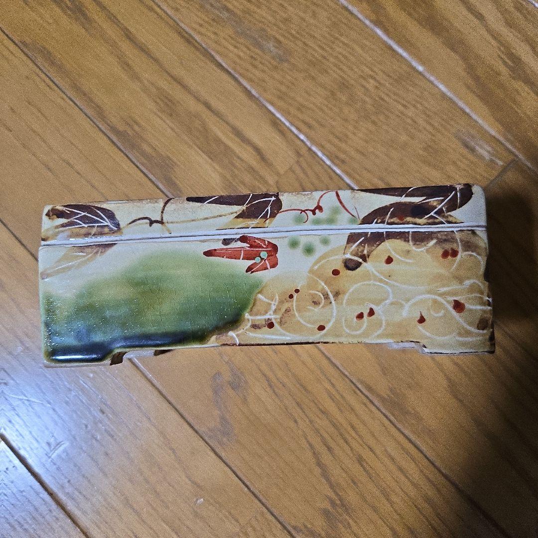 紅葉模様の陶器の箱　一部かけあり