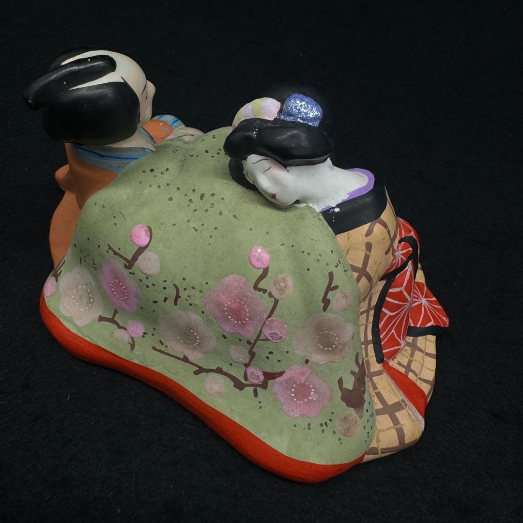 値下げ！骨董 春画人形 裏隠し 置物　彩色土人形 炬燵の男女 昭和レトロ