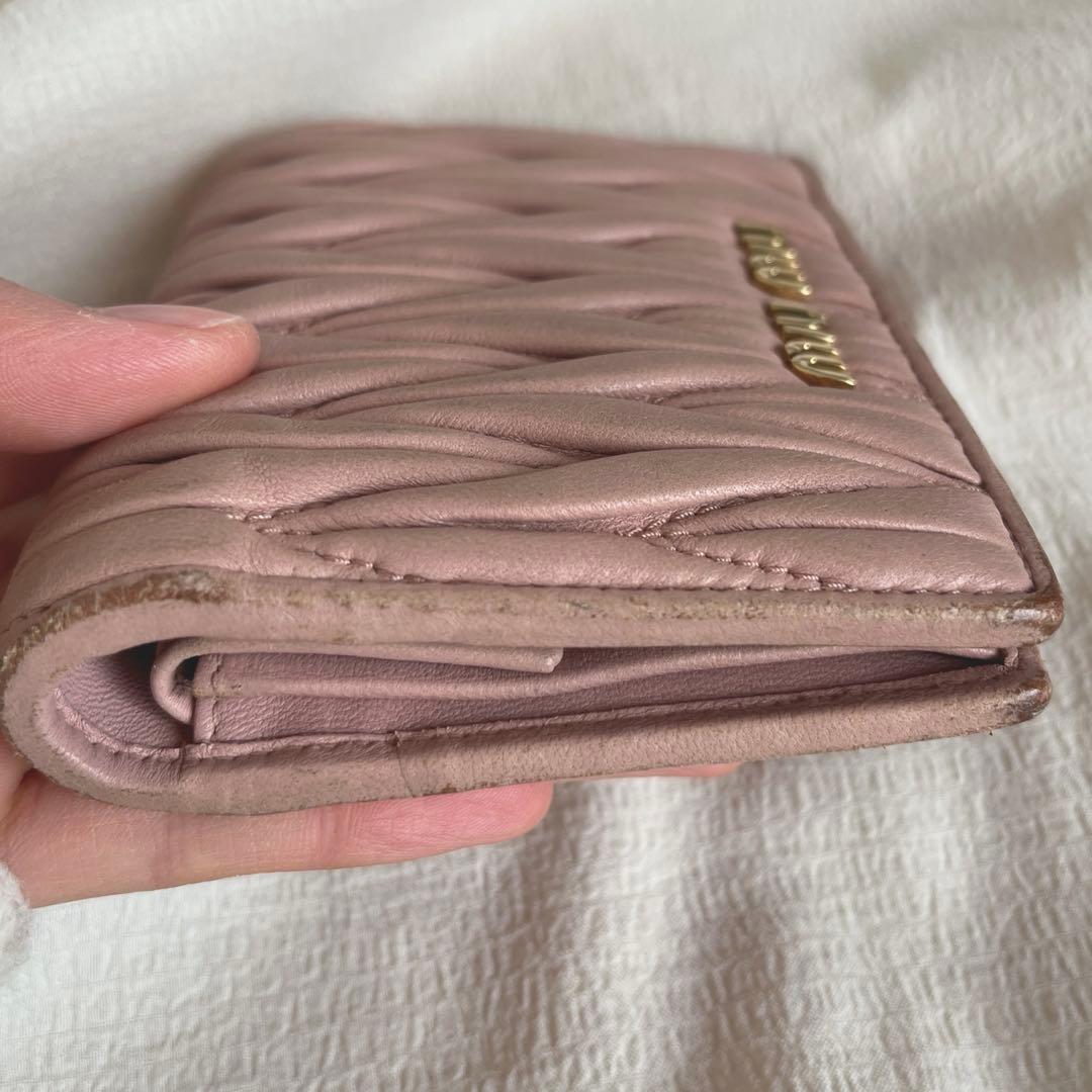 miumiu 二つ折り財布