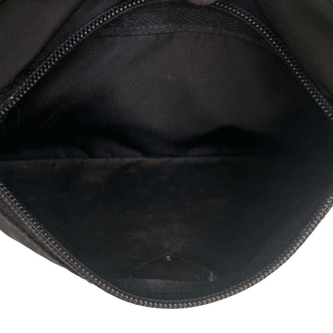 極美品　プラダ　三角ロゴ　ナイロン　黒　カメラバッグ　ショルダーバッグ　4611