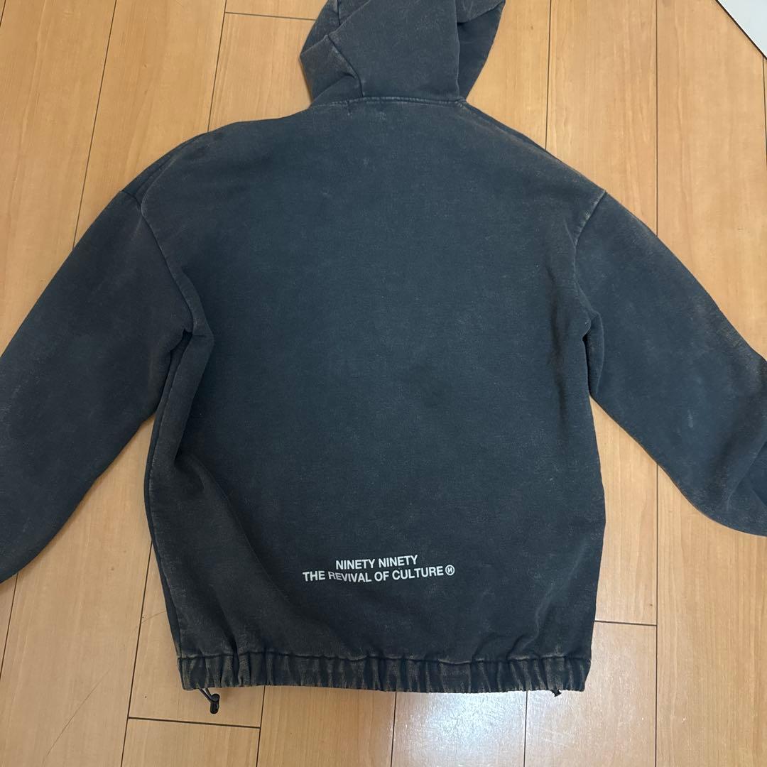 ブラックパーカー フード付き 90のロゴ