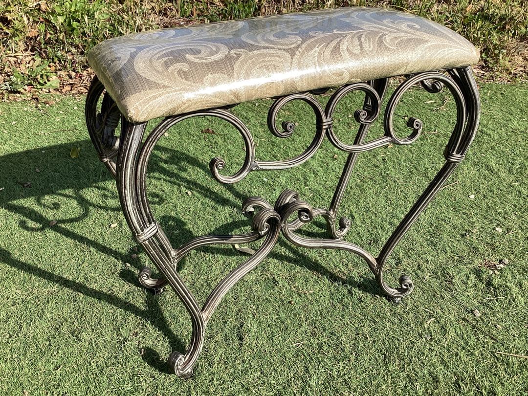 [ニコラス] アイアン　スツール　猫脚　ロココ調　玄関スツール