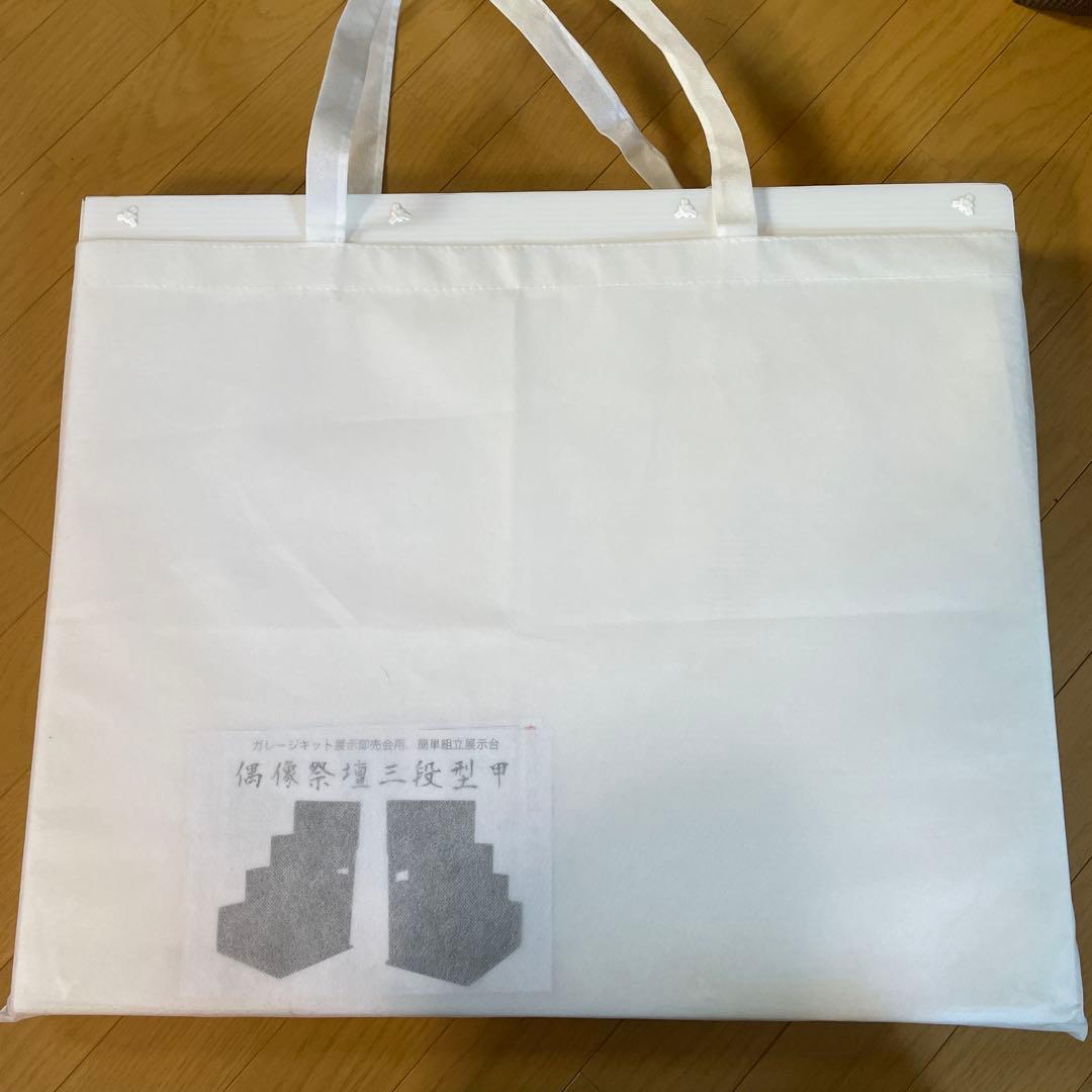 ワンフェスに！偶像祭壇三段型甲　簡単組立展示台　ホワイト