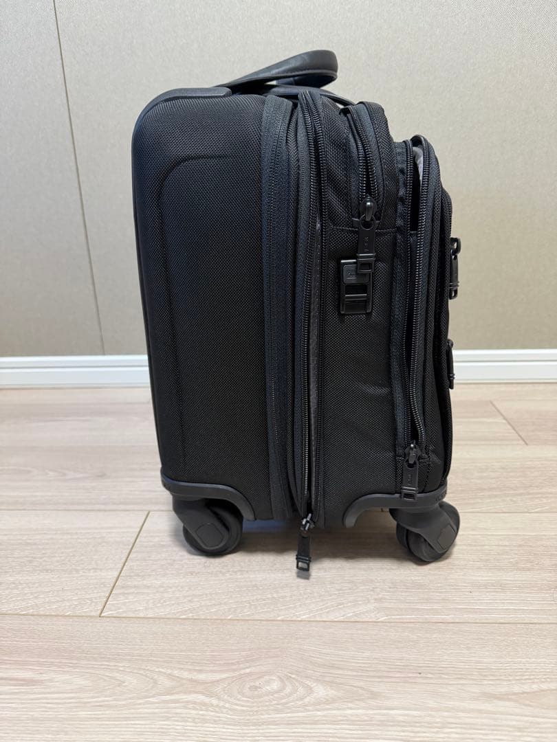 超美品:Tumiアルファデラックス・4ウィール・ラップトップ・ケース・ブリーフ