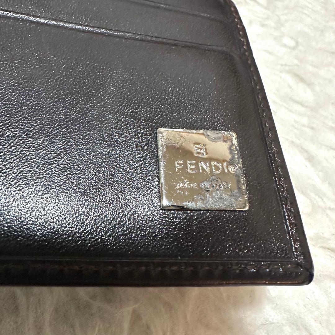 FENDI✨フェンディ　三つ折り財布 ズッカ　ロゴ入り　ユニセックス　ブラウン