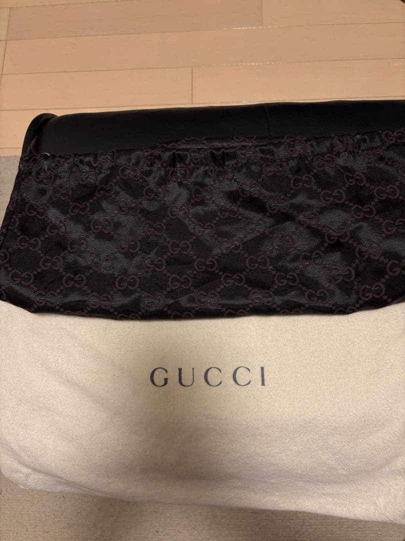 【未使用に近い】GUCCI グッチブラックレザー ショルダーバッグ