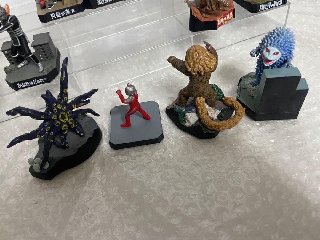 2.ウルトラ怪獣名鑑　13個セット ケース付き