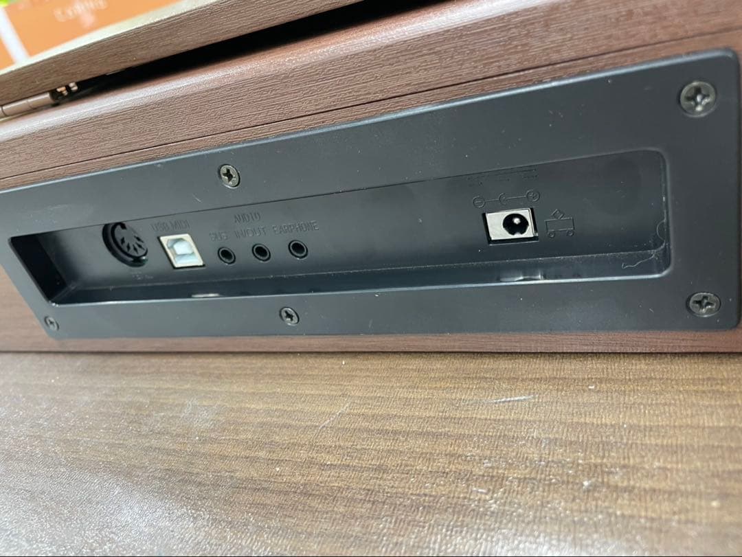 スタンド付き　電子ピアノ88鍵盤　木目調ボディ　マホガニー