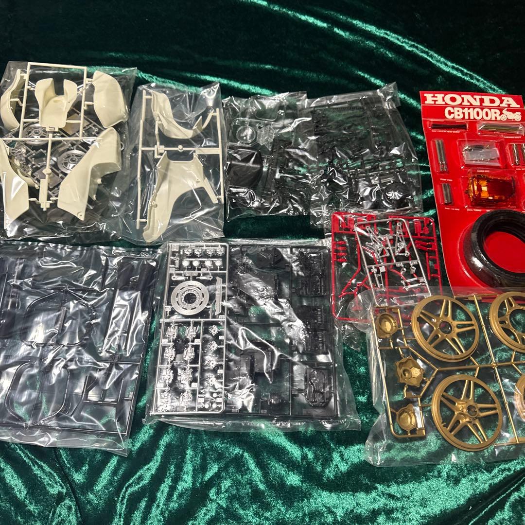 【未組立】CB1100R 1/6スケール