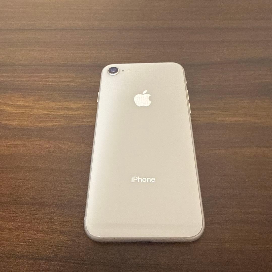 Apple iPhone 8 64GBシルバー 本体
