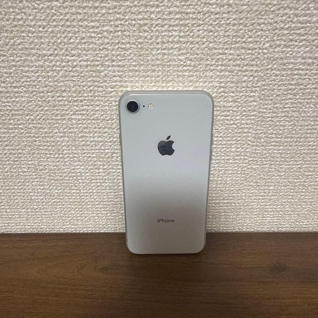 Apple iPhone 8 64GBシルバー 本体