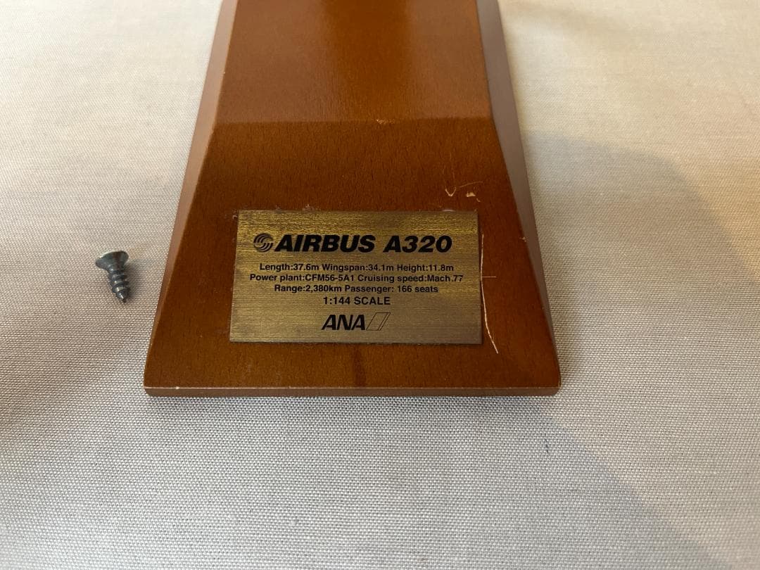 レア　ANA 全日空商事 / AIRBUS A320 JA8946 1:144