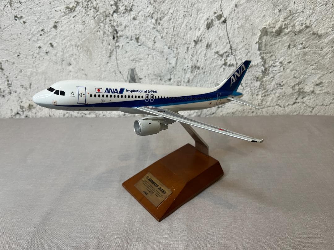 レア　ANA 全日空商事 / AIRBUS A320 JA8946 1:144