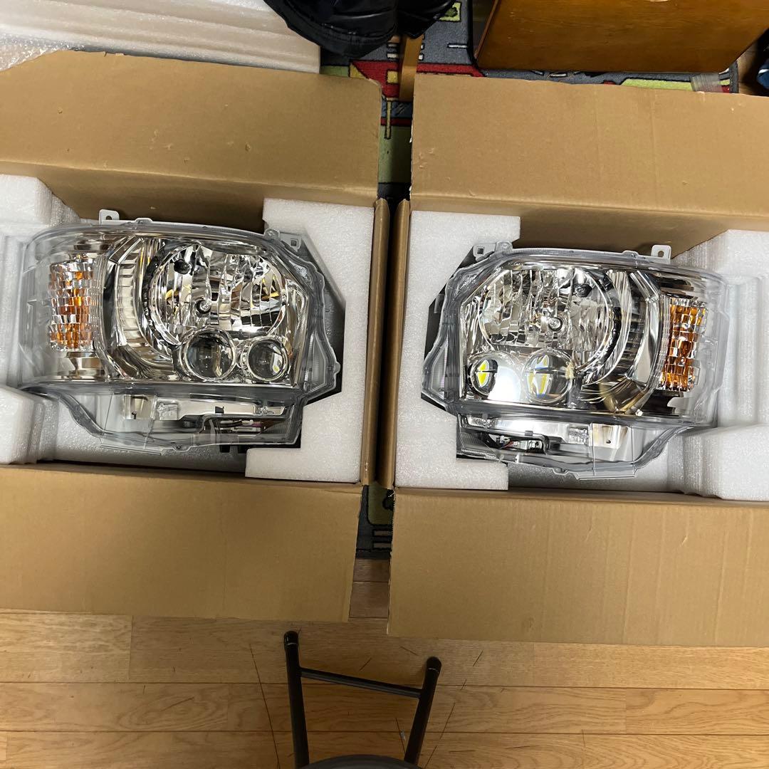 「新車外し」　ハイエース　ダークプライムII 純正ヘッドライト左右セット