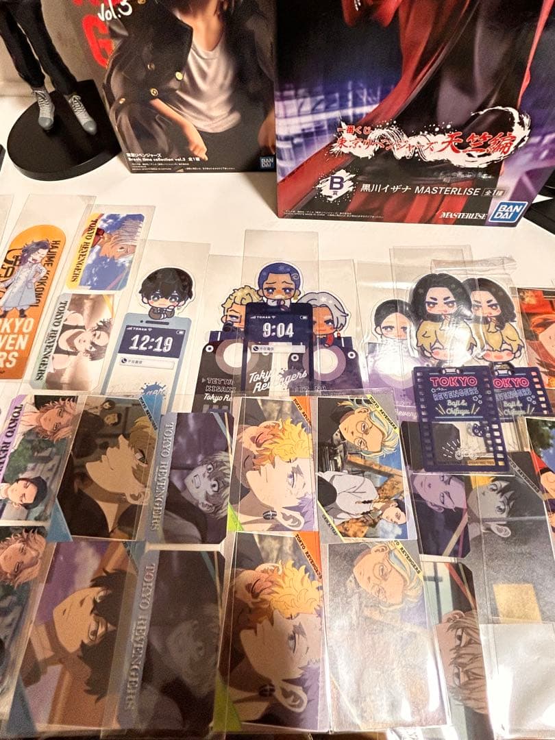 東京リベンジャーズ まとめ売り フィギュア ステッカー しおり 缶バッジ