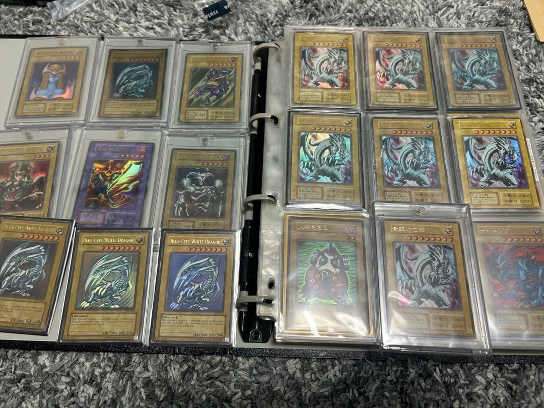 遊戯王　青眼の白龍　ブラックマジシャン　等ファイルセット　完全引退品