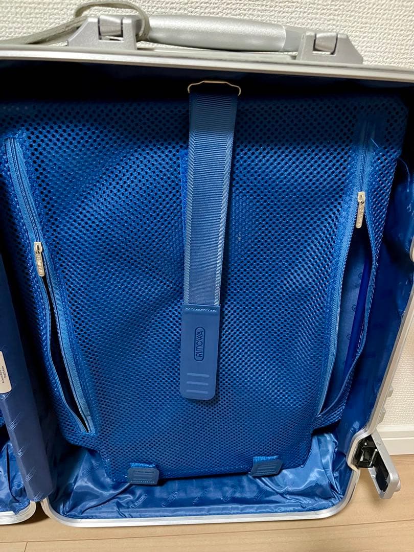 リモワ RIMOWA トパーズ キャビン マルチホイール 32L 4輪 シルバー