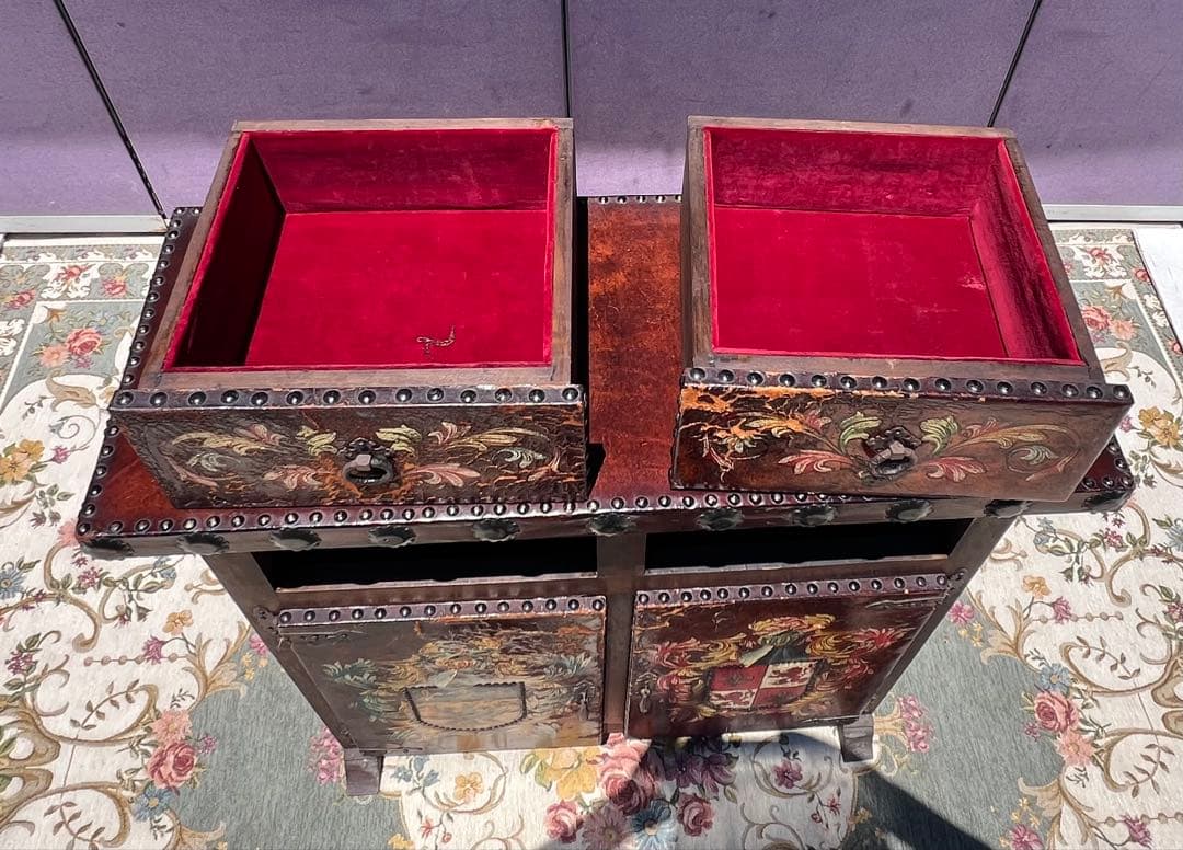 手描きの紋章付き木製タンスピールモーベル アルテサニア 作ったで スペイン