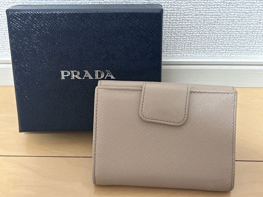 PRADA 二つ折り財布 ベージュ サフィアーノレザー