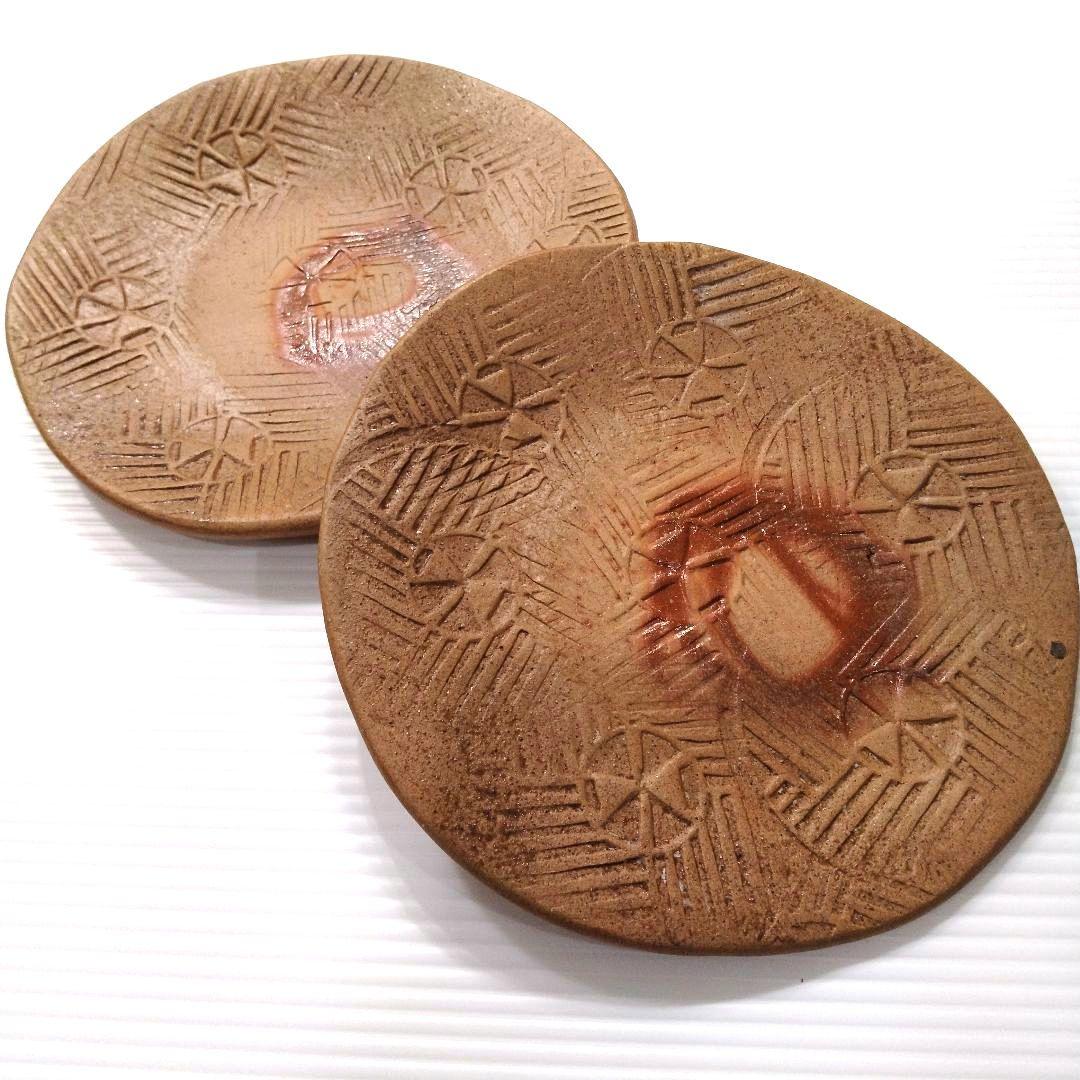 備前焼 陶芸家 岡田輝 たたき皿 中皿 プレート 緋襷 作家物 直径18,5cm