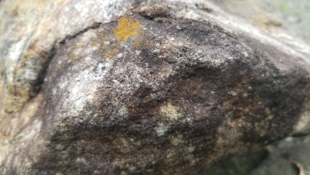 希少原石　結晶片岩　シスト　庭石　ロックガーデン　ガーデニング　宝石物質