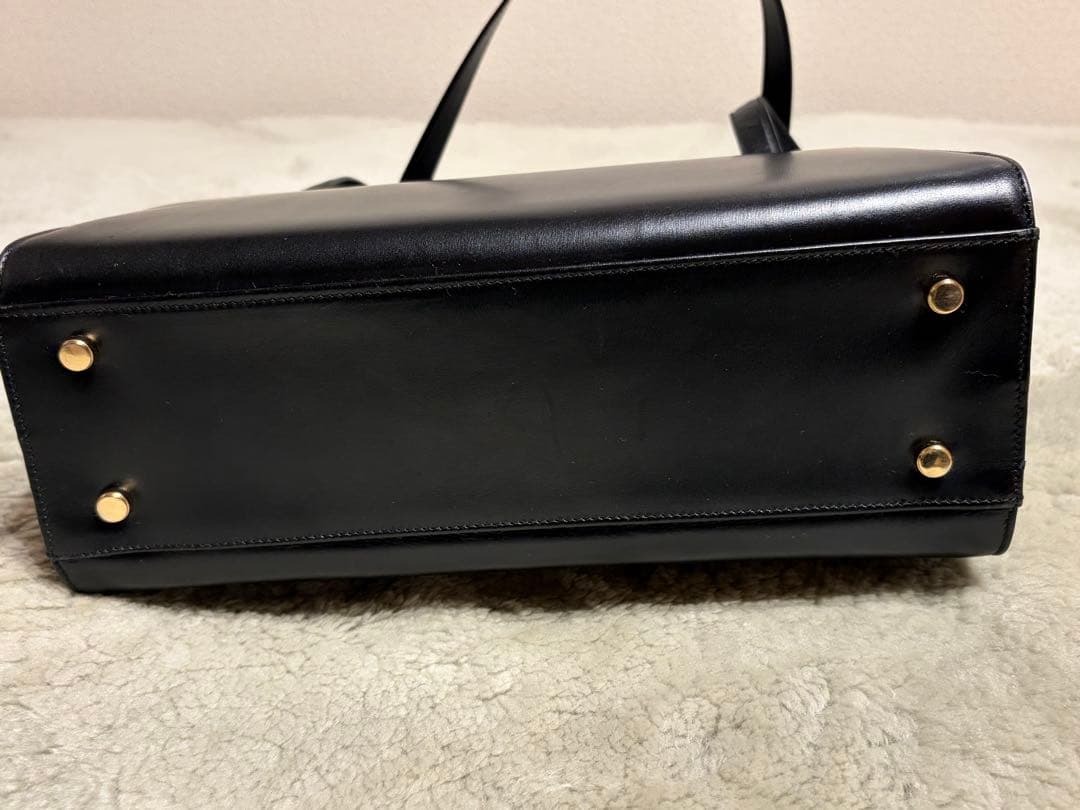 【最終値下】サルヴァトーレフェラガモ　ヴァラリボン　バッグ　レザー黒　フォーマル