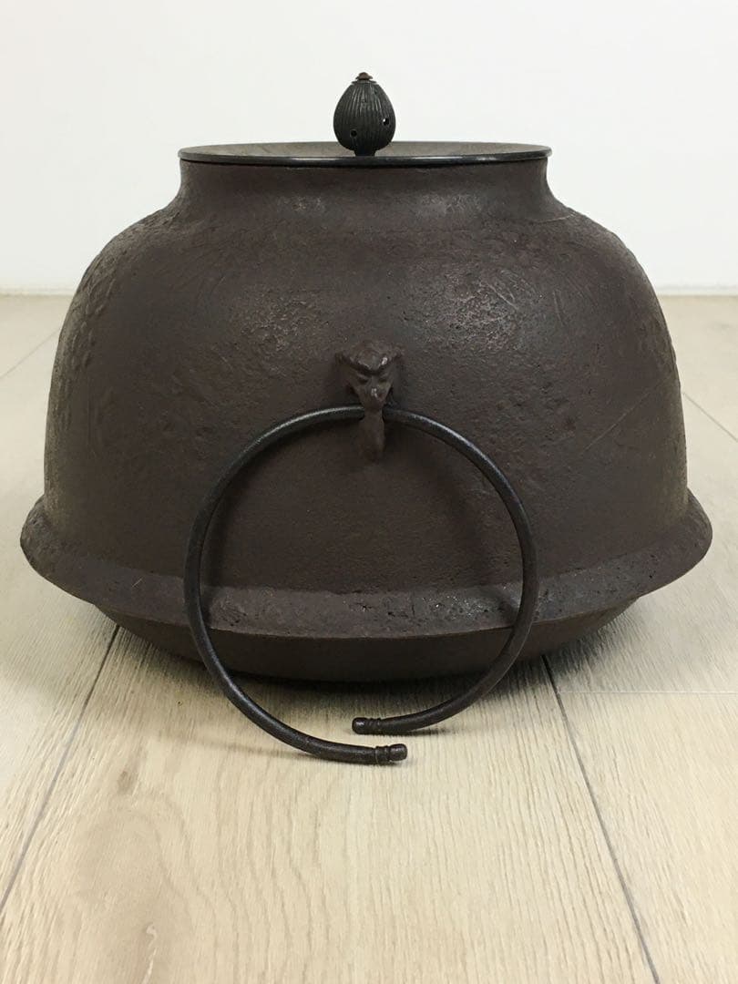 s295釜師 畠春斎 笹梅文 真形釜・茶釜 共箱 茶道具