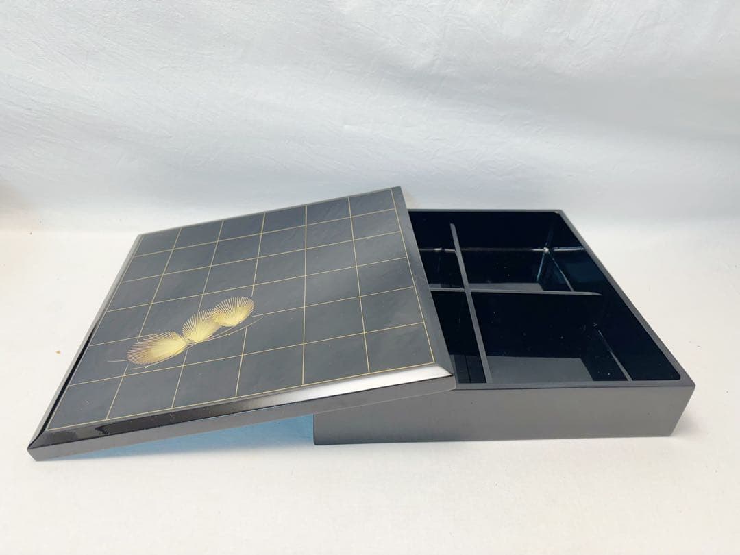 未使用 懐石道具 木曽黒塗 木製堅地 沈金松蒔絵 松花堂 弁当 6客揃 十字仕切