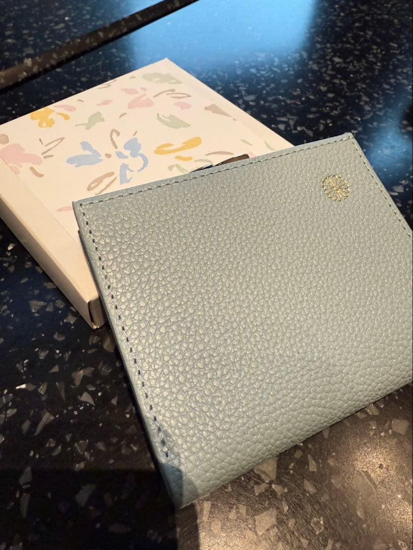 【完売品】皇居本革財布ライトブルー2つ折りがま口タイプ 大安吉日購入【1点限り】