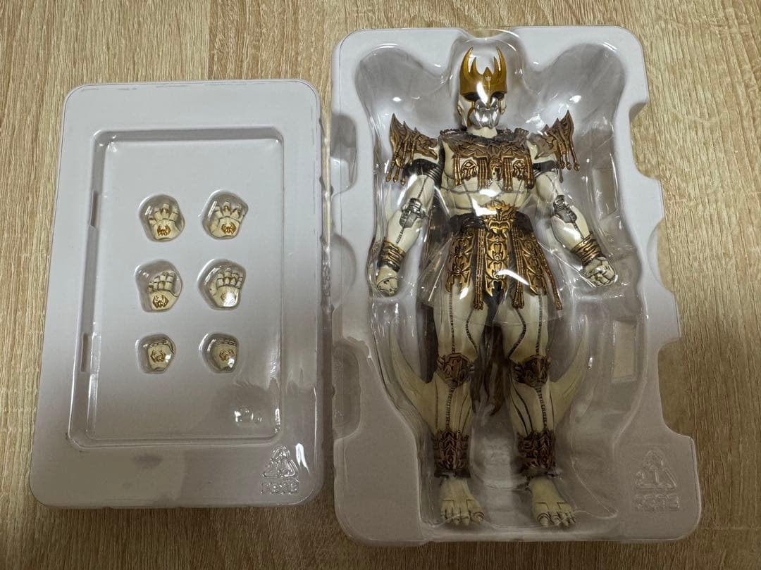 真骨彫 ン・ダグバ・ゼバ